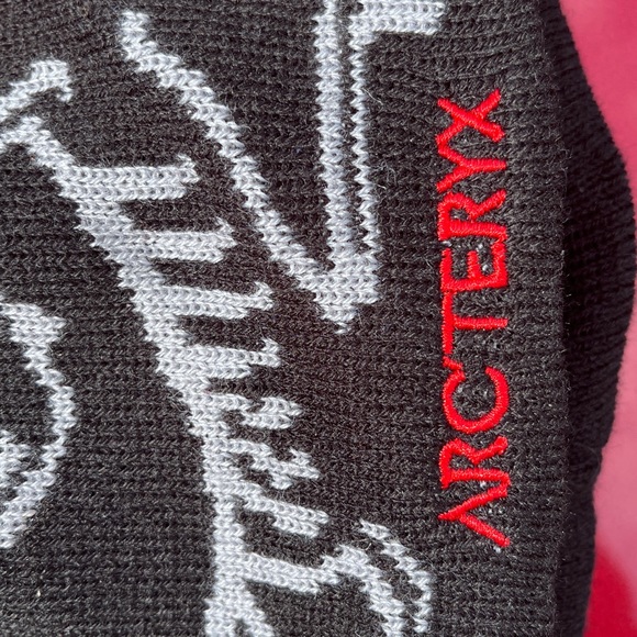 Arc’teryx Beanie Black - Picture 2 of 3